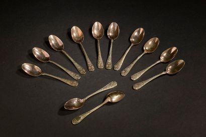 null Suite de douze cuillères à moka en argent doré, la spatule à décor de cornes...