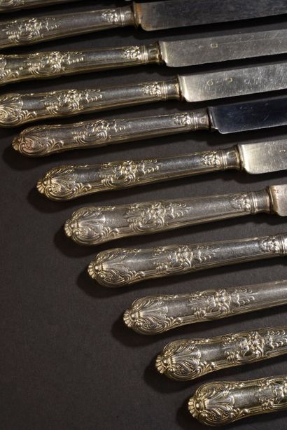 null Set of thirteen dessert knives, the handle in filled silver richly decorated...