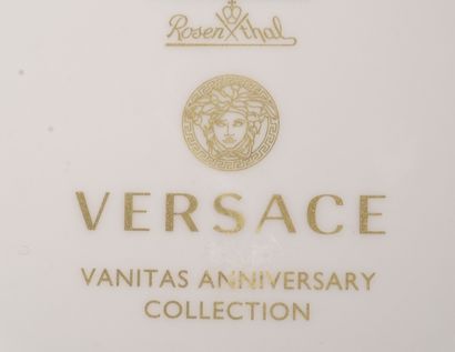 null ROSENTHAL for VERSACE.

Covered biscuit box from the "Vanitas Anniversary" collection...