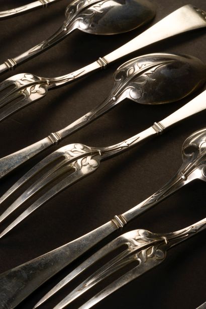 null Eleven large spoons and ten large forks in silver with rat tail, the spatula...