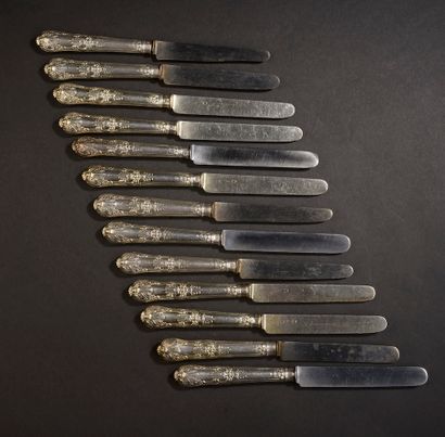 null Set of thirteen dessert knives, the handle in filled silver richly decorated...