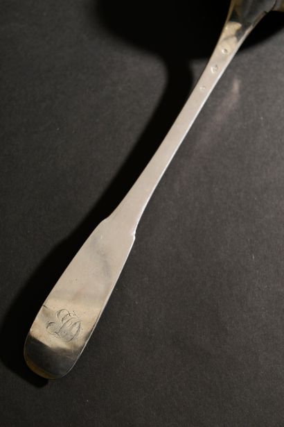 null Ladle in silver 800 thousandths uniplat, the spatula monogrammed DP (small shocks).

Departments,...