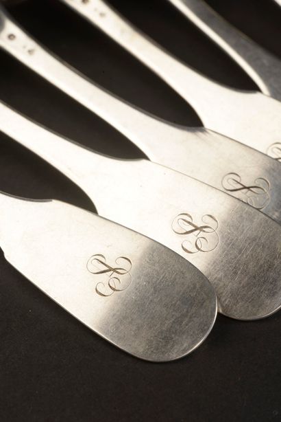 null Twelve silver flatware, the spatulas monogrammed AS.

Marked : Minerve - Master-goldsmith...