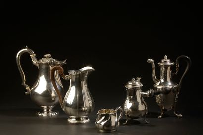 Silver pot with stylized palmettes decoration,...