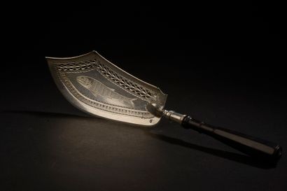 null Fish shovel, the shovel pierced with engraved decoration of a fish, the handle...