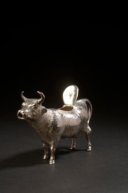 null Cow forming an engraved silver cup, the back provided with a mobile lid decorated...