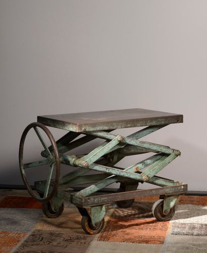 Industrial lift table that can be used as...