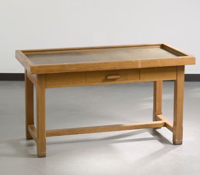 null Small oak changer's table, the top darkened by brass, the belt opening by a...