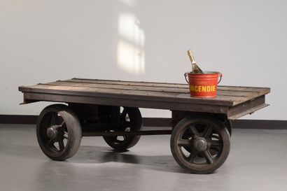 null 
Large coffee table made of an old industrial cart, the rectangular tray in...