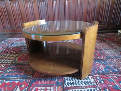 null Pair of circular coffee tables in natural wood and veneer, with two tops and...