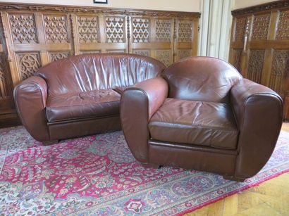 null Brown leatherette club chair (damaged upholstery) 



We join : 

Two seater...