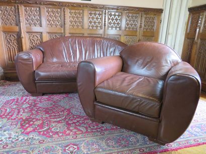 null Brown leatherette club chair (damaged upholstery) 



We join : 

Two seater...