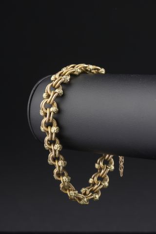 null 18k rose gold double twisted link bracelet, adorned with two hammered yellow...
