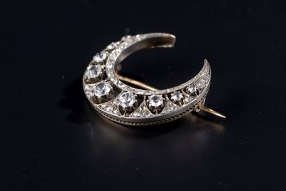 null Brooch in 18k yellow gold and silver 800 thousandths in crescent decorated with...
