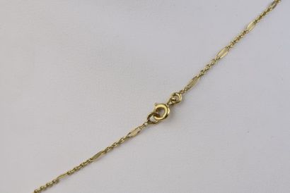 null 18k yellow gold drapery necklace decorated with garlands of flowers.



About...
