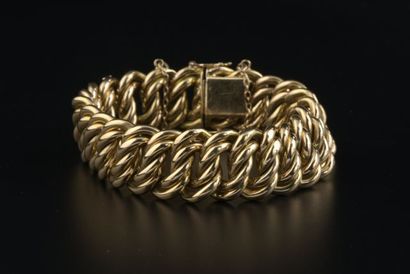 null Bracelet gourmette in 18k yellow gold with American mesh, safety chain.

Goldsmith:...