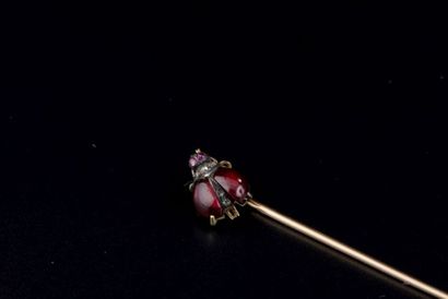 null Tie pin in 18k yellow gold surmounted by a ladybug adorned with two cabochons...