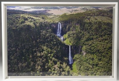 null Frank MULLIEZ (né en 1971).

Cascades « Karuru Falls ».

Impression photographique...