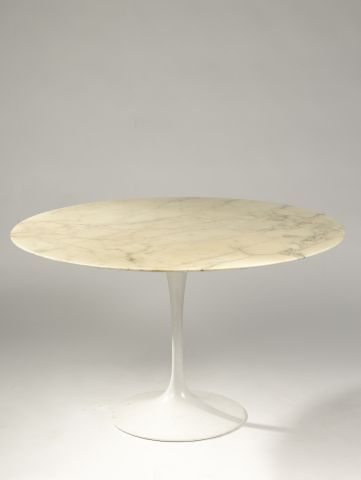 null Eero SAARINEN (1910-1961), éditions KNOLL International. Table modèle « Tulipe...