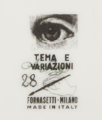 null Piero FORNASETTI (1913-1988).

Suite de trois assiettes collection « Tema e...