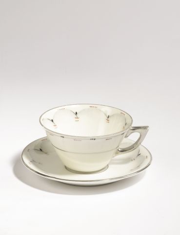null 
Marcel CHAUFRIASSE (1926-1990).




Partie de service à thé et à café en porcelaine...