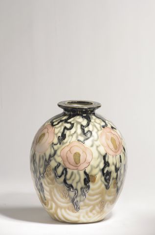 null Camille THARAUD (1878-1956).

Vase boule en porcelaine à décor émaillé polychrome...