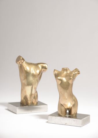 null École du XXe siècle.

Adam et Eve.

Deux bronzes à patine dorée, numérotées...