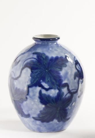 null Camille THARAUD (1878-1956).

Vase boule en porcelaine à décor émaillé en...