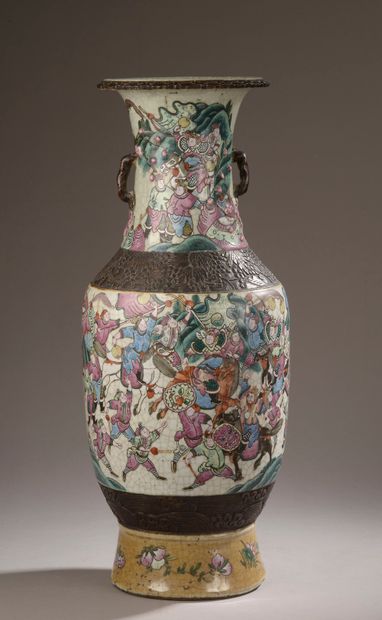 null NANKIN - Fin du XIXe ou début du XXe siècle.

Grand vase balustre en porcelaine...