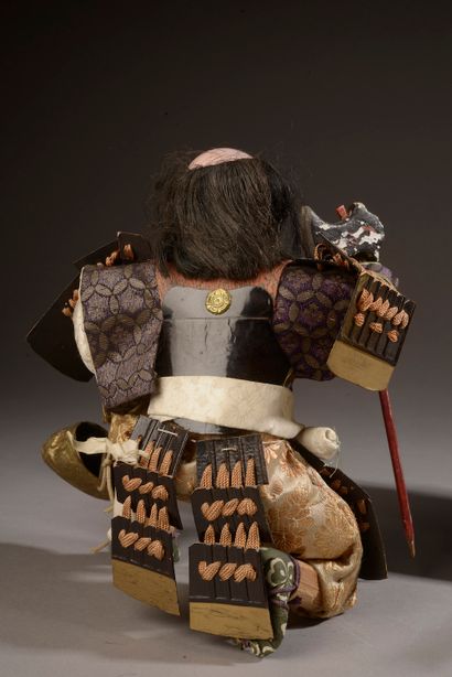 null JAPON - Début XXe siècle.


Deux poupées miniatures, l'un représentant un samouraï...