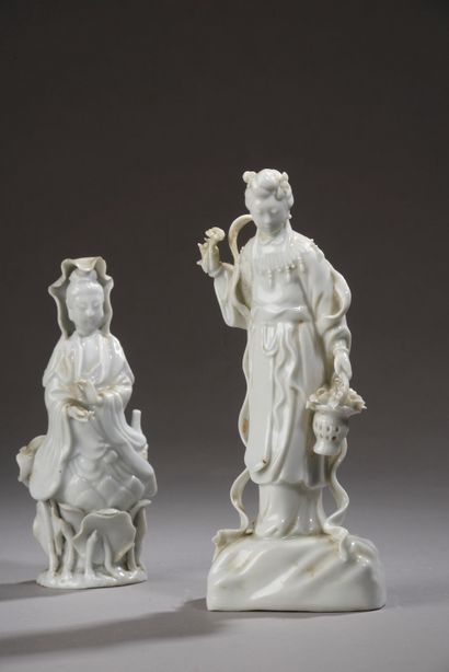 null CHINE - XXe siècle.

Deux statuettes en porcelaine émaillée blanc de Chine,...