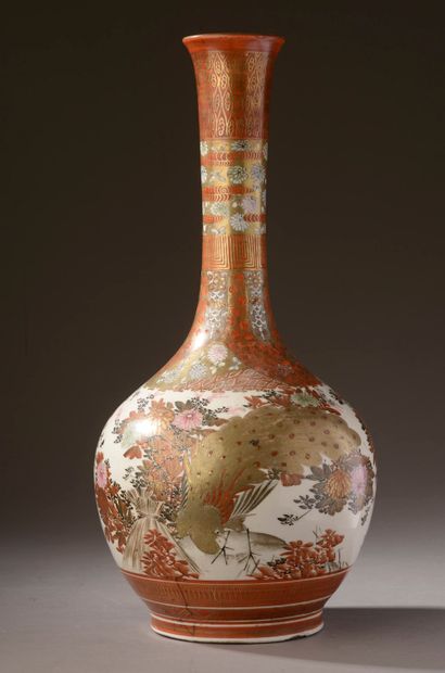 null JAPON, Fours de Kutani - Epoque MEIJI (1868-1912).

Vase bouteille en porcelaine...