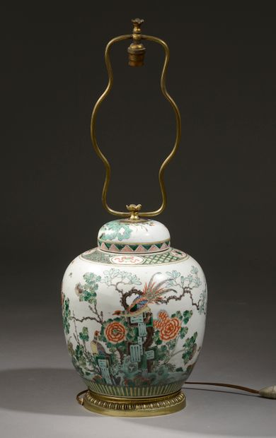 null CHINE - Époque KANGXI (1662-1722).

Pot à gingembre en porcelaine à décor des...
