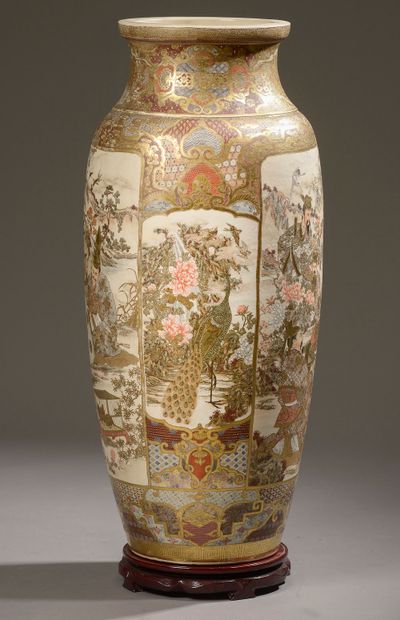 null JAPON, SATSUMA - fin du XIXe siècle.

Grand vase renflé à col étranglé en faïence...
