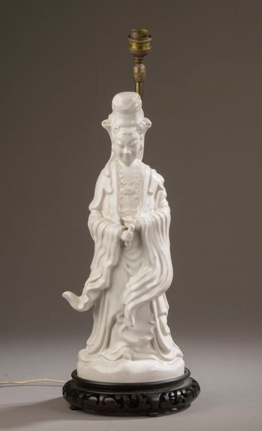 CHINE - XXe siècle.

Guanyin en céramique...