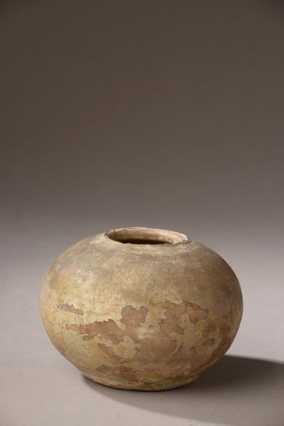 null VIETNAM, Tanhoa - XIIe/XIIIe siècle.

Pot de forme globulaire en terre cuite...