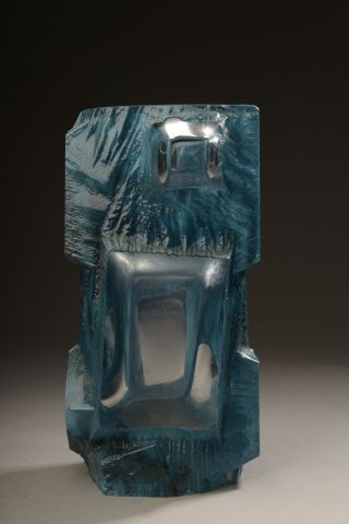 null 
DAUM.





Vase en verre clair et turquoise à l'imitation du cristal de roche...