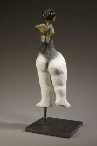 null Roger CAPRON (1922-2006).

Femme ailée.

Sculpture en céramique partiellement...