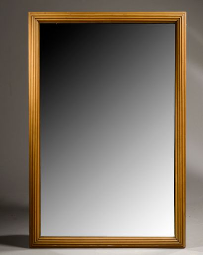 null Grand miroir rectangulaire, l'encadrement en bois mouluré de godrons (oxydation...