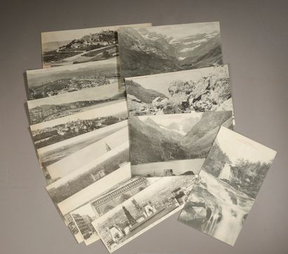 null 
Cinq albums vides de cartes postales anciennes (un album avec des feuilles...