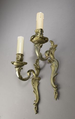 null Four bronze sconces with three moving lights (wear and tear).

Louis XV style.

Height...