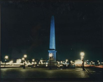 null Set of six photographs and prints:

- View of the obelisk of the Concorde ;

Height...