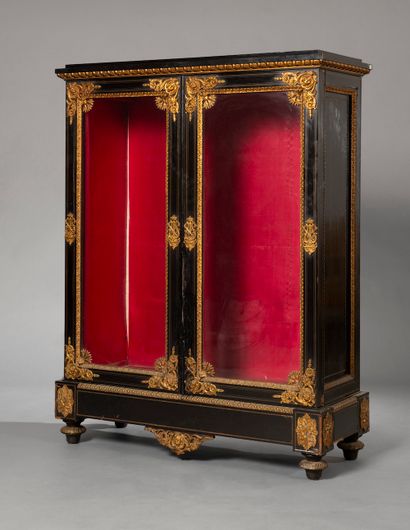 null Vitrine en placage d'ébène et bois noirci marqueté de filets de laiton (manques),...