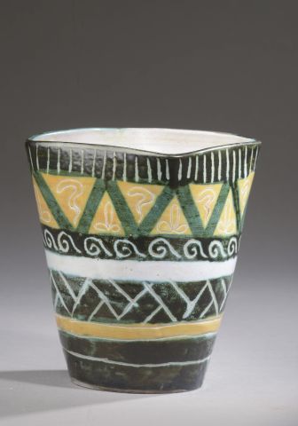 null Michel ALEXANDROV dit ALLIX (né en 1910), Vallauris.

Vase en céramique à...