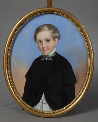 null Juliette LEVIS (1826-1902).

Portrait d'enfant à la cape noire.

Pastel à...