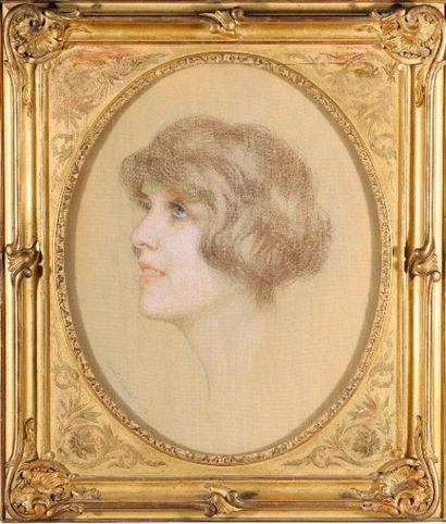 Marcel-André BASCHET (Gagny, 1862 - 1941) Portrait de femme Pastel à vue ovale sur...