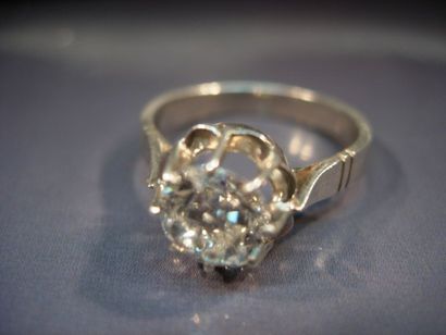 null Bague en or gris 14K sertie d'un diamant taille ancienne de 1.40 carats environ,...