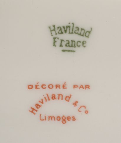 null 
HAVILAND, Limoges.




Partie de service de table en porcelaine blanche, l’aile...