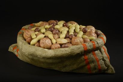 null MANCIOLI.

Large trompe l'oeil representing a bag in bulk of peanuts, nuts,...