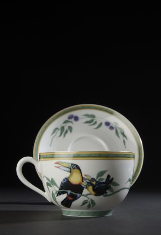 null LIMOGES for HERMÈS Paris.

Breakfast service head to head two pieces model "Toucan"...